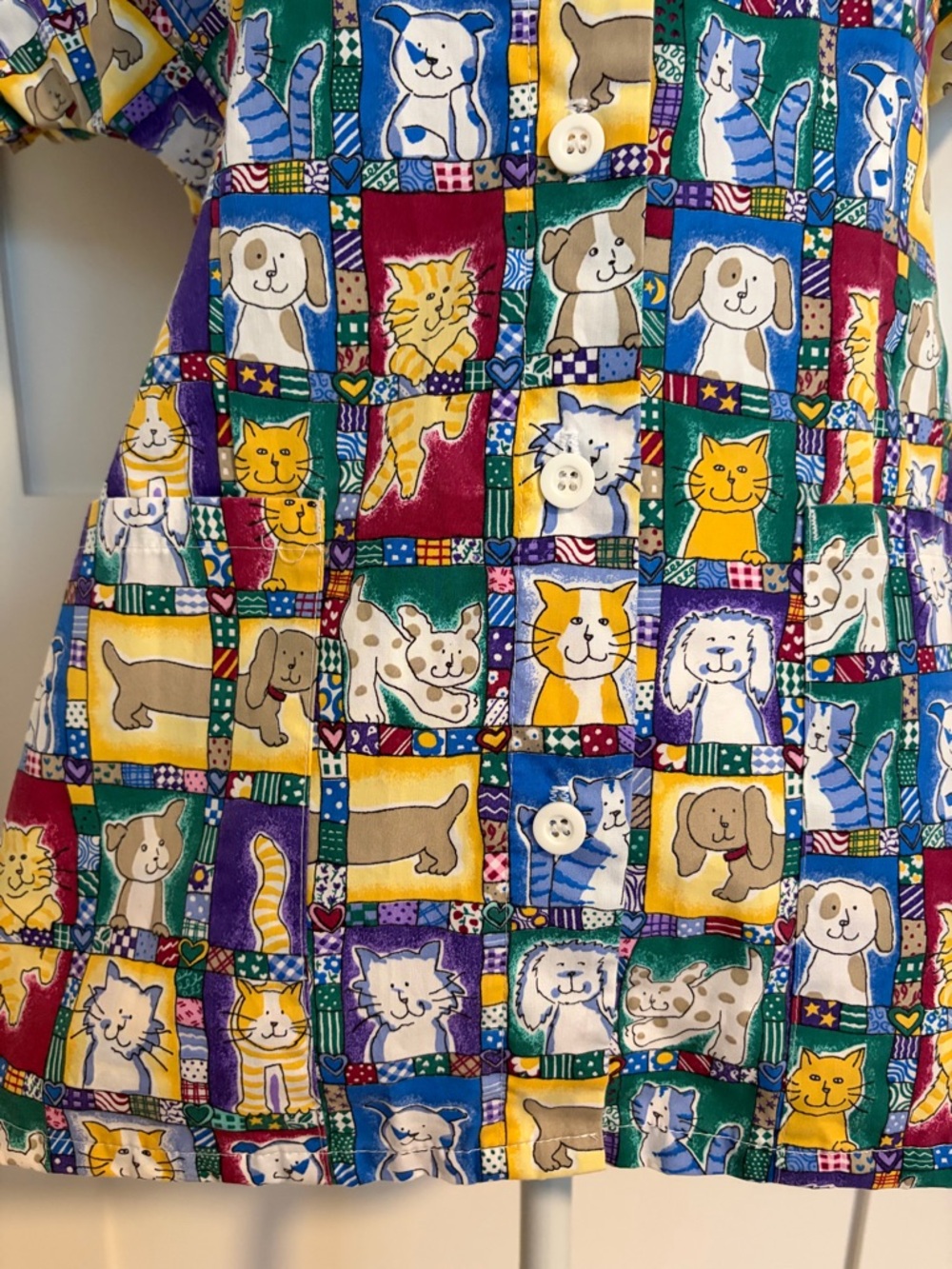 Barco Uniforms Multicolor Patchwork Cat & Dog Print Nursing Scrub Top Women’s XS - Picture 7 of 9